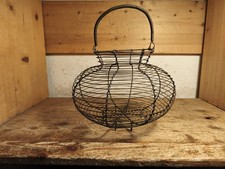 Alter französischer Drahtkorb