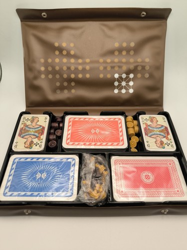 Ein set brettspiele mit - brettspiele,