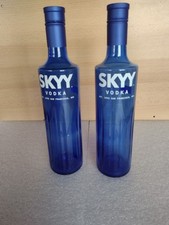 2 leere SKYY VODKA  flaschen 0,7 liter  als deko oder zum basteln