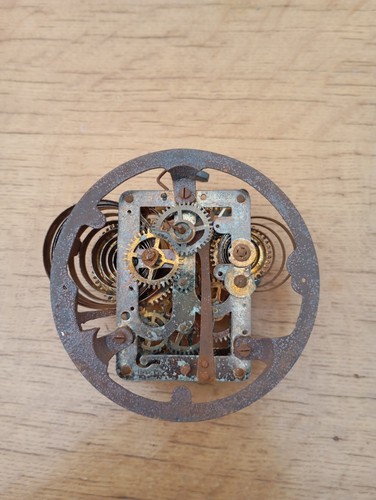 Altes mechanisches uhrwerk - altes,