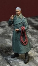 DDAY MINIATURE WWII LUFTWAFFE MECHANIC IN KRADMANTEL 1/35 35192