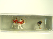 Sanitäter mit Verletztem im Bergetuch -   Preiser HO Figuren 1:87 -  10567   #E