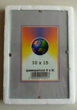 Verschiedene Bilderrahmen aus Holz und Kunststoff