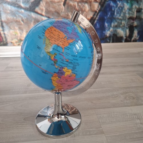 Dekorativer globus auf - dekorativer,