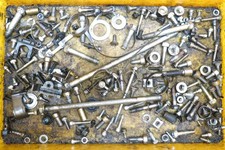 HONDA CB 900 F HORNET SC48 02-07  original Schrauben + Kleinteile  90