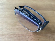 Klappbare Lesebrille +2,0 oder +2,5 Diopreneicht, hochwertige mit Linseschutz