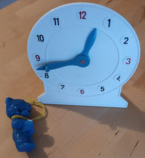 DDR Spielzeugkonvolut - Kinder Lernuhr und Teddybär mit Anhänger
