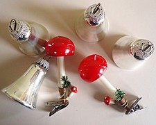 Alter Christbaumschmuck  2 x Fliegenpilz 4 x Glocken  ca. 70er 60er