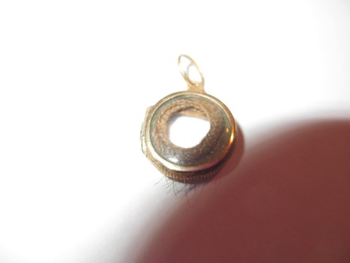 Amulett zum öffnen aus