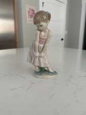 Lladro Sweet Shyness #9171