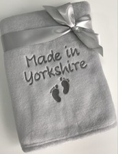 NIEDLICHE GRAUE BESTICKTE