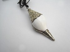 Muschelhorn Anhänger Metall verziert Tibet Verzierungen ca 7 cm Shanka Halsband