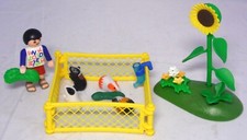 Playmobil Junge füttert 4 Meerschweinchen Gras Zaun Blumen Wasserspender #4
