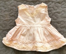 bezauberndes altes Puppenkleid