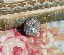 ALTER KNOPF besetzt mit