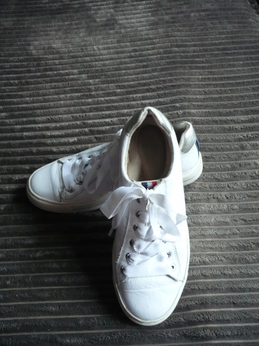 Tolle weiße sneaker von - weiße,