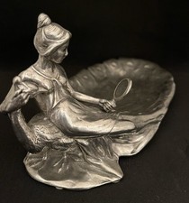 Zinnschale „Das Mädchen mit