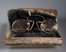 Antikem Brillengestell, Originalglas, Originalkoffer Vielleicht Gold? 19-20 Jahr