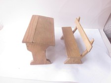 43467a antike alte Schreibtisch Schultisch Bank Schulbank Puppenstube 10x12x18cm