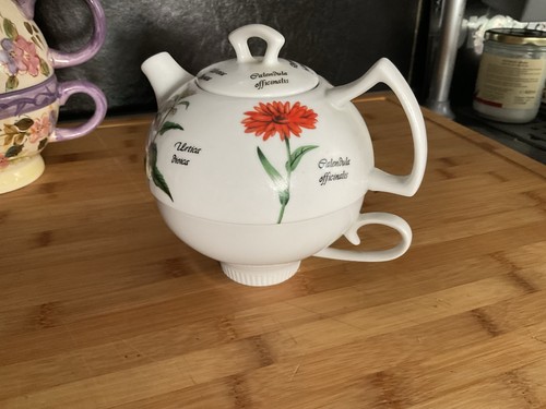Teekanne auf tasse - tasse,