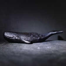 Skulptur eines Wales aus