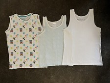 Unterhemden Jungen / Größe 140 / 3 Stück / getragen / siehe Fotos /