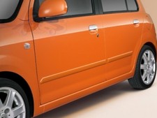 Daihatsu Trevis Seitenleisten lackiert in silber-met`S28  "Sonderpreis"