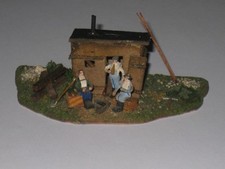 Original Preiser Holz Bauhütte am Bahndamm #1041 mit 3 Holzfiguren - 50er Jahre