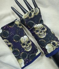 Stulpe Pulswärmer  Stulpen Armstulpen Handschuhe handmade Lila Schwarz