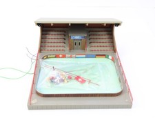 Faller H0 134005 Gebäude Kunsteisbahn mit bewegten Figuren / Licht