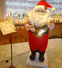 großer Weihnachtsmann mit