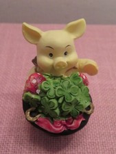Glücksschwein Figur Glück Schwein Kleeblätter im Zylinder Höhe ca 5 cm aus Kunst