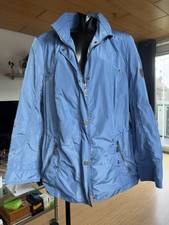 Mittelblaue Funktionsjacke von