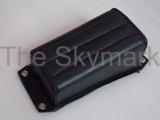 Sozius P-Pad Tuck And Roll schwarz Leder Vert RIB Chopper Harley Bobber