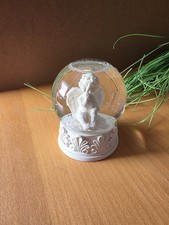 SCHNEEKUGEL mit ENGEL -- ENGELCHEN -- weiß -- Schüttelkugel -- ca. 10 cm