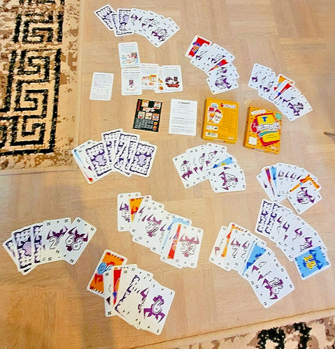 Kartenspiel nimmt von - 6,
