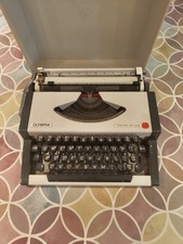 Olympia Traveller de Luxe tragbar, Schreibmaschine, Originalkoffer, wartungsbedürftig 