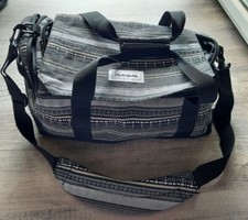 Dakine Sporttasche, EQ Duffle 25L, Schwarz & Weiß
