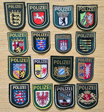 16 POLIZEI Abzeichen GRÜN 16