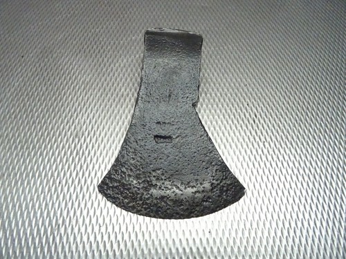 Altes geschmiedetes beil axt - geschmiedetes,