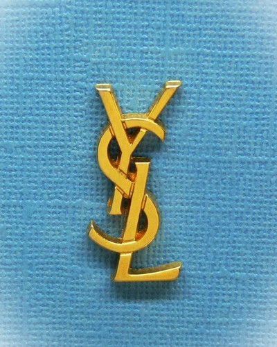 Pin yves saint laurent - 1, pin's