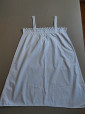 Antikes Leinennachthemd