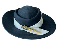 Damenhut schwarz mit gösserem Pfeil, breitere Krempe, von Lembert, Größe 55 cm