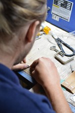 Lassen Sie ihren Rohstein(kleiner=60ct) von mir zu einem Schmuckstück schleifen.