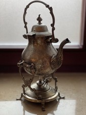 Antike Teekanne mit Stövchen