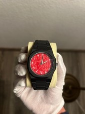 Moderne Armbanduhr Schwarz Rot–Arabische Ziffern–Edelstahl & Kunstharz – Unisex 