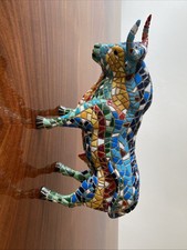Spanischer Mosaik Stier Figur