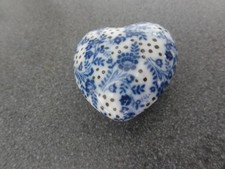 Vintage Ältere kleine Dose Döschen Porzellan Herzform  H ca.   3 cm, L ca. 5 cm