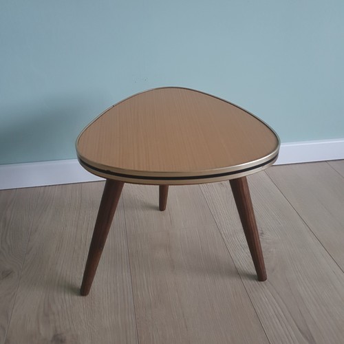Nierentisch blumenhocker 3bein - nierentisch,