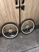 2 Wheels for Chariot Cougar 1